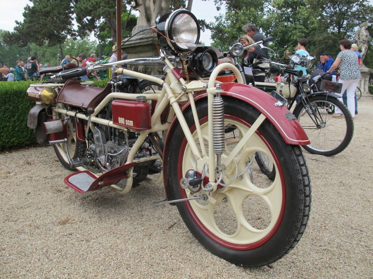 výstava veteránů Dobřichovice pod zámkem